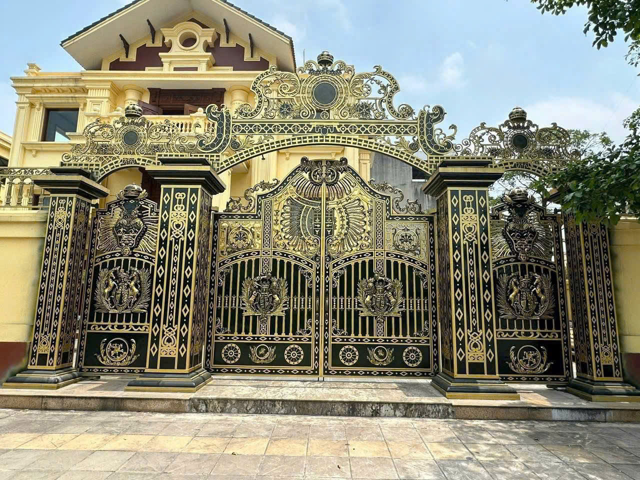 Cổng nhôm đúc Biệt Thự Đế Vương