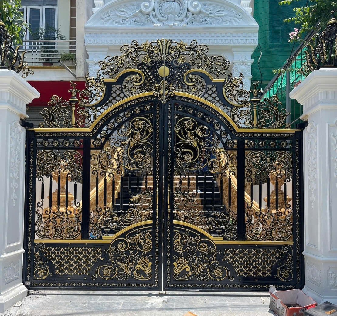Cổng nhôm đúc Hoa Lá Hoàng Gia