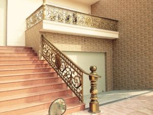 cầu thang nhôm đúc tay vịn gỗ cho biệt thự: giải pháp từ Hoàng Dương