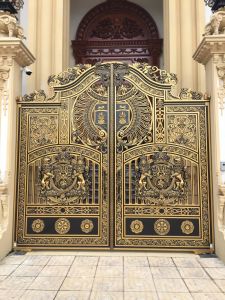 Chi phí lắp đặt cổng nhôm đúc trọn gói và cách tránh bẫy giá rẻ